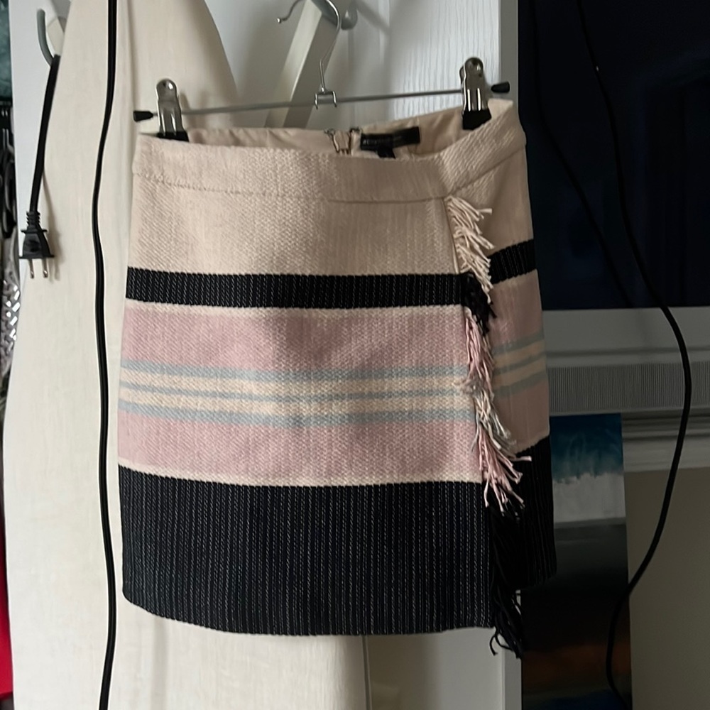 Cute BCBG skirt